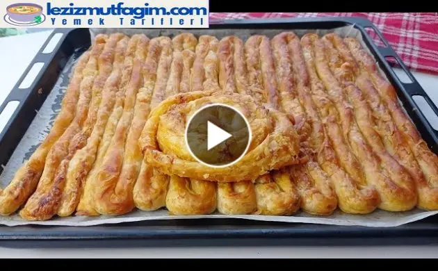 Evde Un Su Tuz Varsa Herkes Bu Tarifi Kolaylıkla Yapabilir Kat Kat Çıtır Börek Tarifi