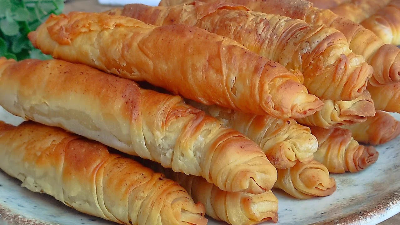 BÖYLESİNİ YEMEDİNİZ KOLAYLIĞINA ŞAŞIRACAK LEZZETİNE BAYILACAKSINIZ ÇITIR BÖREK TARİFİ
