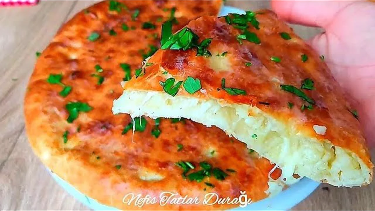 ÇOK KOLAY KAHVALTIYA YAPTIM ANINDA BİTTİ NEFİS KAHVALTILIK ÇÖREK TARİFİ
