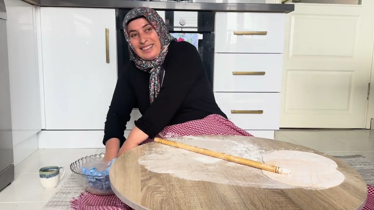 İSTER PİŞİR İSTER BUZLUĞA KOY8 BEZEYİ TEK SEFERTE AÇARAK KAT KAT ÇITIR ÇITIR SU BÖREĞİ TARİFİ