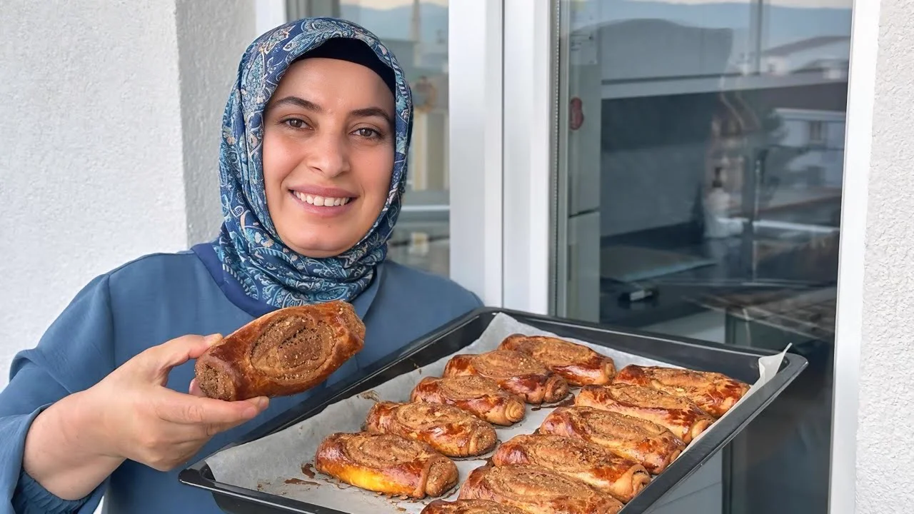 O KADAR KOLAYKI HAMUR AÇAMAYANLAR BİLE YAPABİLİRKAT KAT YUMULACIK HAŞHAŞLI ÇÖREK TARİFİ