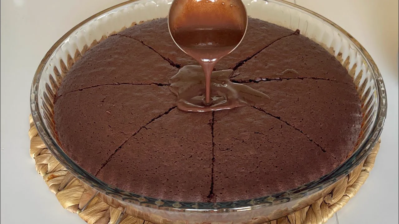 Bu ISLAK KEKİ Yerken BROWNİ Lezzeti Alacaksınız Tam Ölçülü Bol Soslu ISLAK KEK Tarifi
