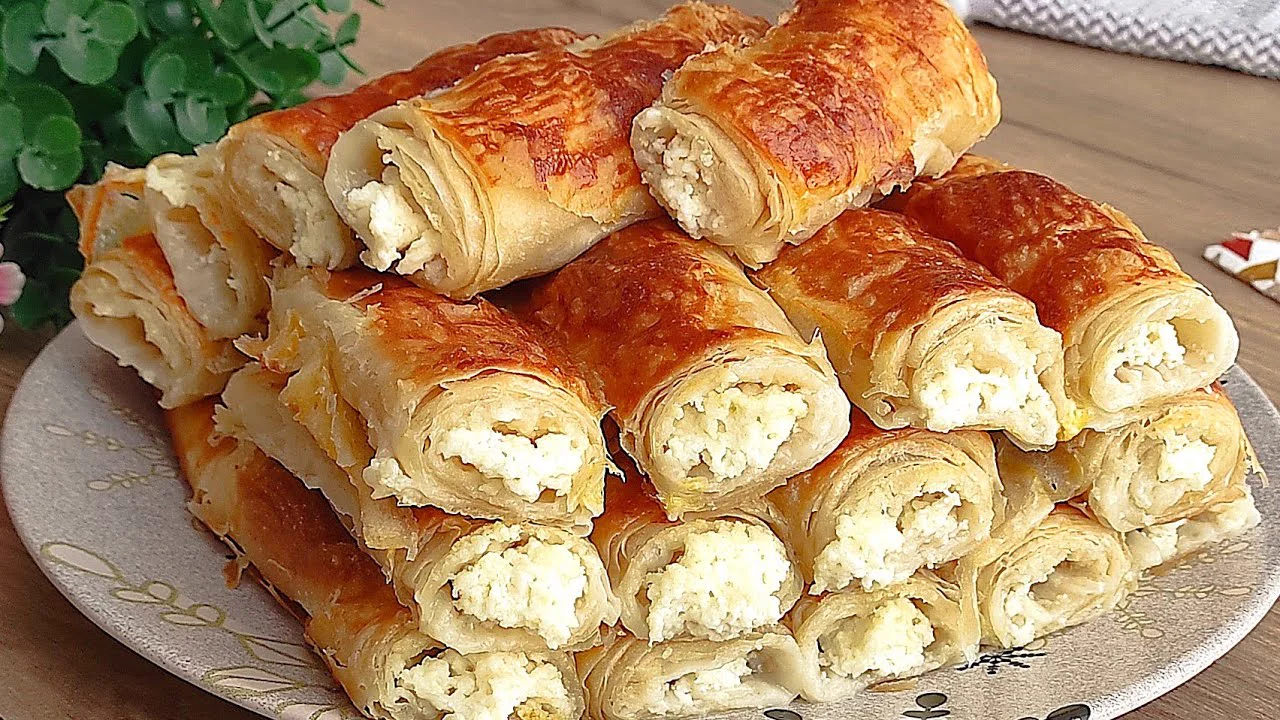 BİR TEPSİ ANINDA BİTECEK KAT KAT PRATİK EL AÇMASI BÖREK TARİFİ EN KOLAY EN LEZZETLİ
