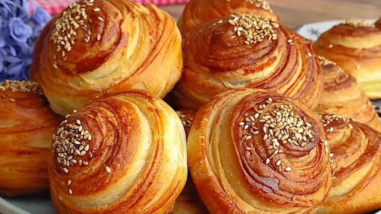 ZOR TARİFLERİ BİR KENARA BIRAKIN O KADAR KOLAY Kİ BU ÇÖREKLER TEL TEL AYRILIYOR KOLAY ÇÖREK TARİFİ
