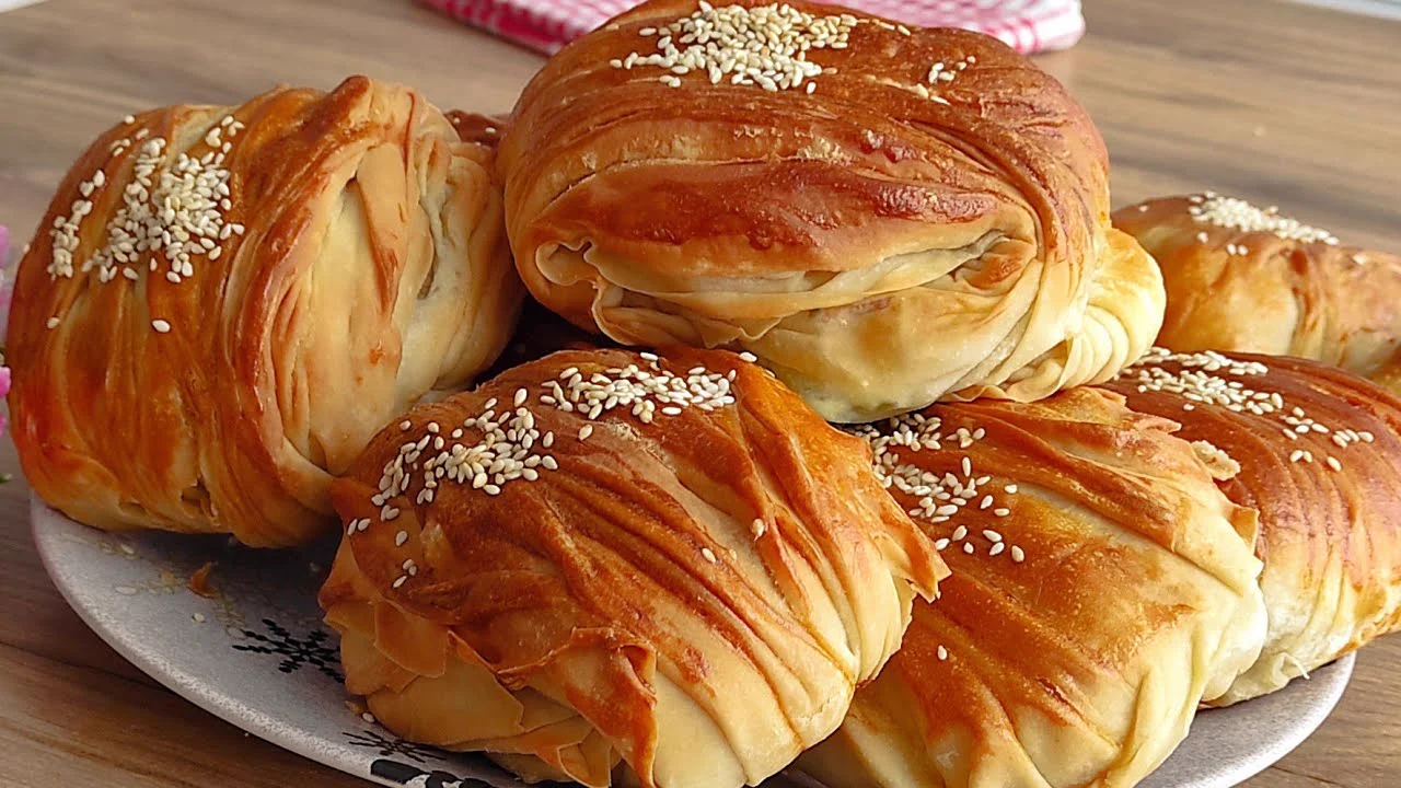 BU TARİFLE EL AÇMASI BÖREK YAPMAYAN KALMASIN!! ÇITIR ÇITIR YOK BÖYLE BİR LEZZETKOLAY BÖREK