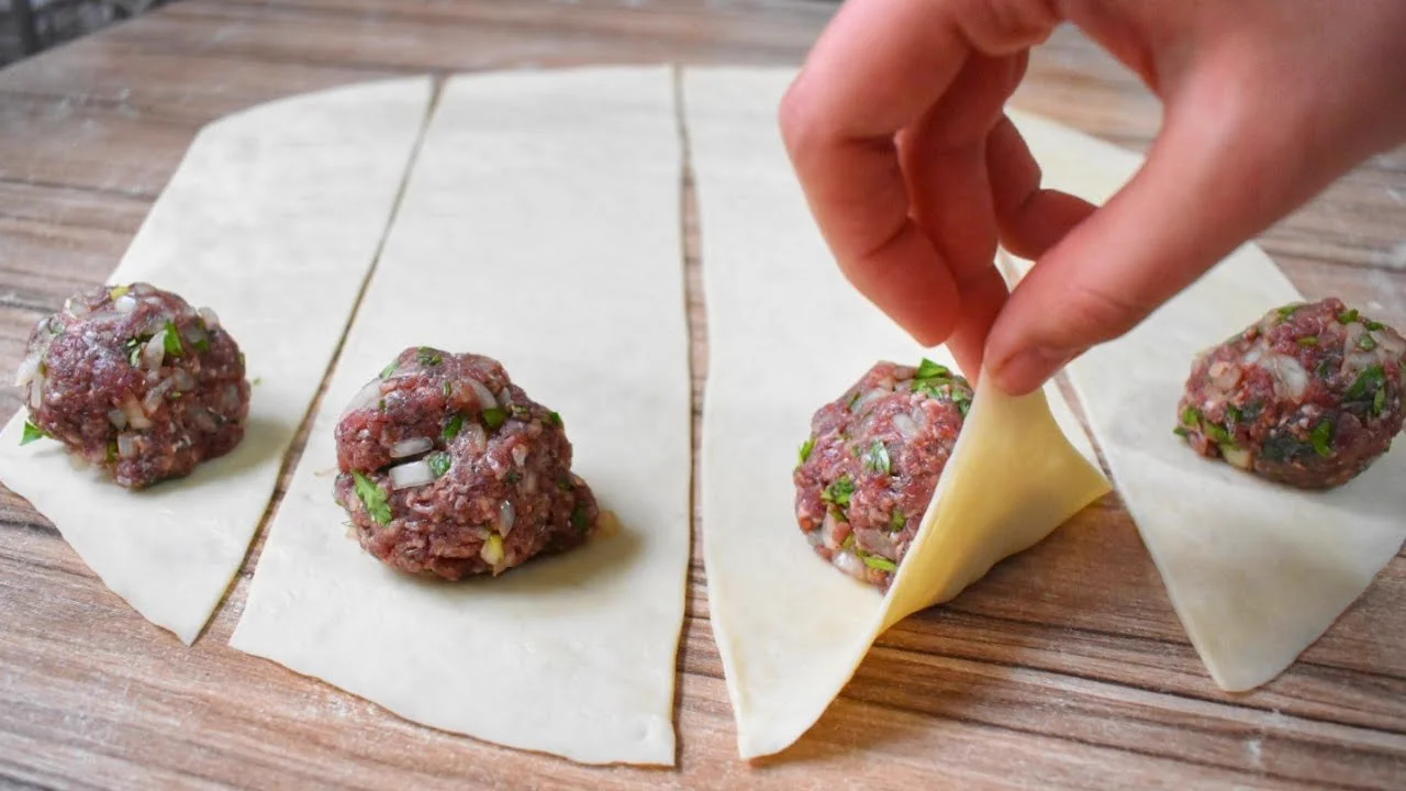 ŞEKLİNE HAYRAN KALACAK TADINA DOYAMAYACAKSINIZ ÇOK LEZZETLİ BÖREK TARİFİ KAHVALTILIK TARİF