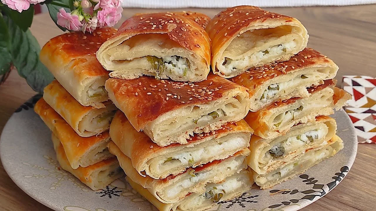 BİR ŞİŞE MADEN SUYU İLE UNU KARIŞTIRIN SONUCA İNANAMAYACAKSINIZ YUMUŞACIK EN KOLAY BÖREK TARİFİ