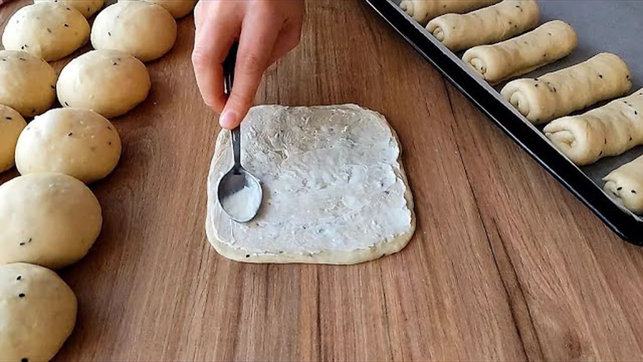 TEPSİ TEPSİ YAPIYORUM YAPILDIĞI ANDA BİTİYOR ASLA BİLDİĞİNİZ POĞAÇALARA BENZEMEZ