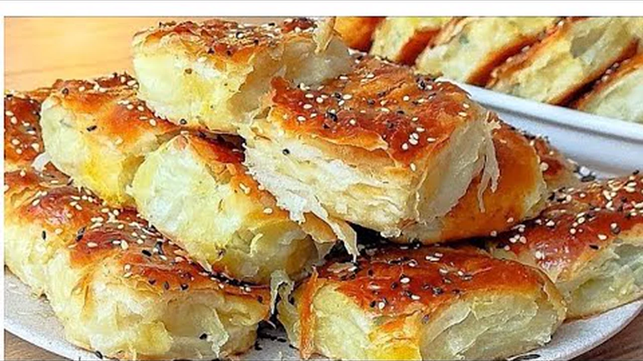 BU BÖREĞİ YİYEN TARİFİ İSTİYOR KAÇ TEPSİ YAPTIM ANINDA BİTTİ EN LEZZETLİ EN KOLAY BÖREK TARİFİ