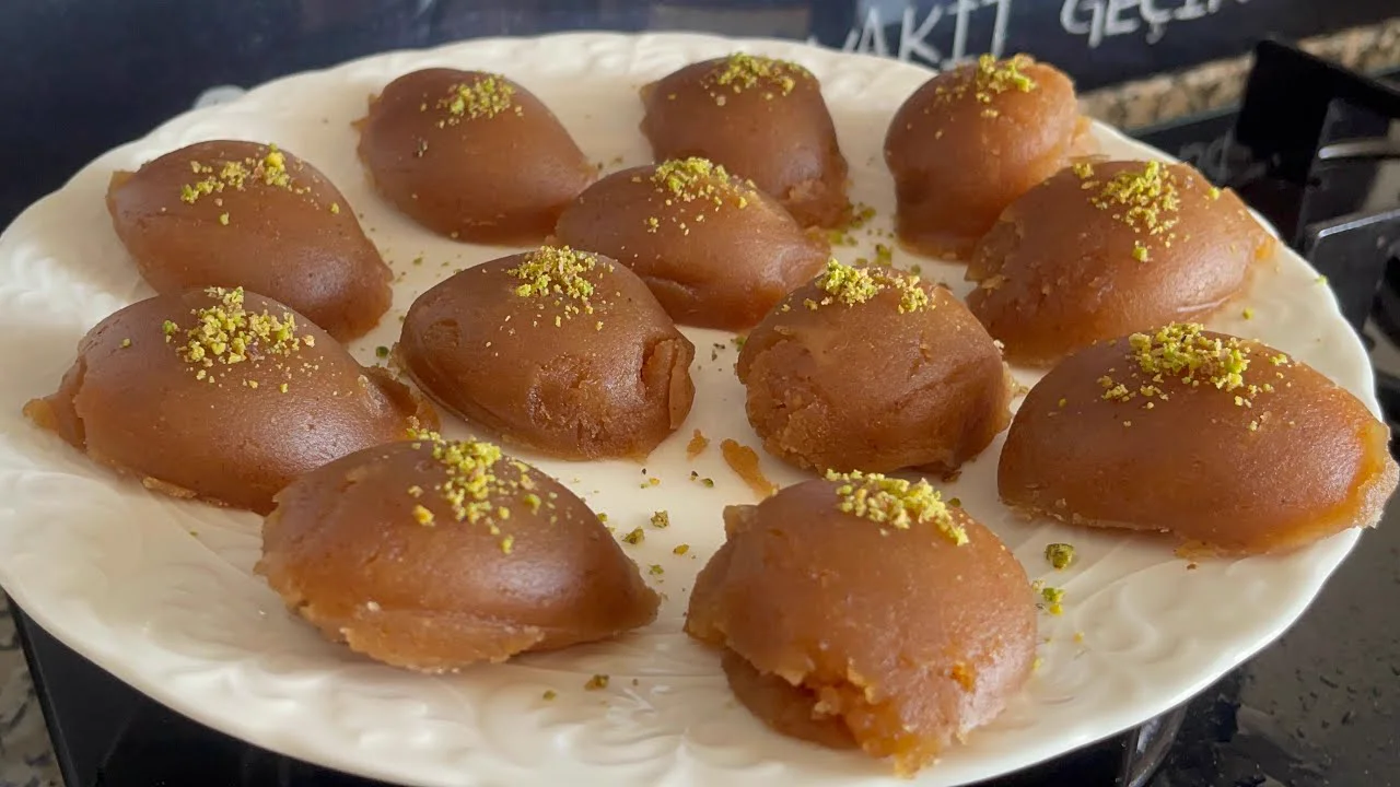 Sadece 1 Bardak Undan 10 Dakikada Un Helvası Tarifi (Sütsüz)