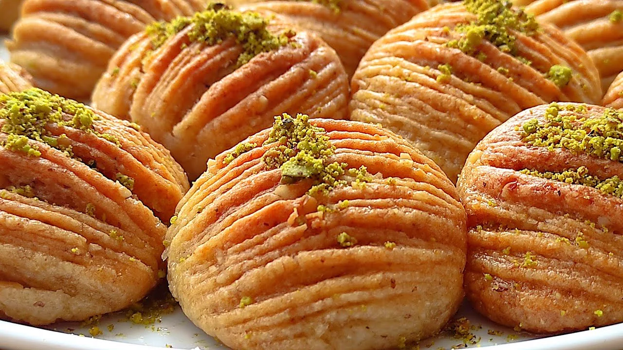 BAKLAVA DEĞİLAMA BAKLAVA TADINDA ŞERBETLİ TATLI TARİFİ RAMAZAN'DA BU TARİFİ YAPIN ÖVGÜLERİ KAPIN